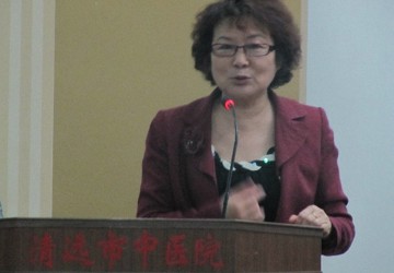 市中医院邀请礼仪专家莫康妮教授讲授礼仪知识