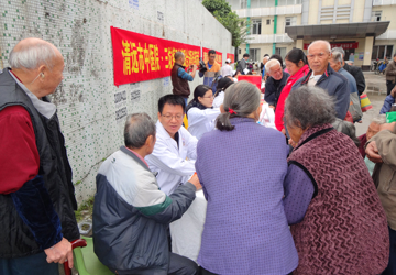 市中医院送医送药送技能到三坑