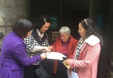 市中医院节前开展送温暖活动