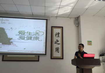 市中医院志愿者“凤城讲堂”讲健康