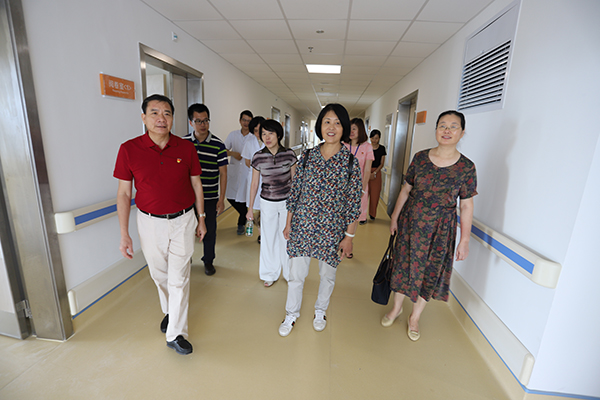 华建到清远市中医院调研.JPG
