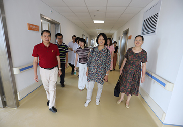 省中医药局到清远市中医院调研