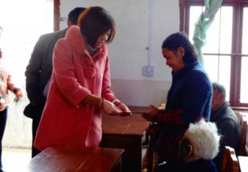 “两学一做”学习教育简报2017.1清远市中医院党委看望慰问河佳汗村14户贫困户