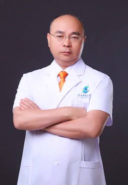 罗振强 
